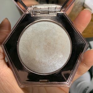 FENTY BEAUTY DIAMOND BOMB